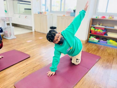 LINE ALBUM Yoga-exercises-for-kids-T.Mayumi 240322 106