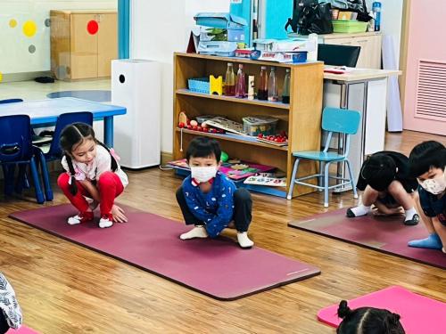LINE ALBUM Yoga-exercises-for-kids-T.Mayumi 240322 146