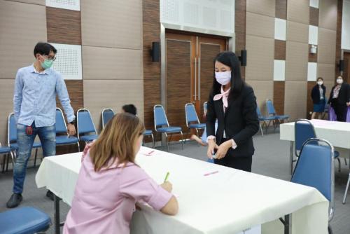 LINE_ALBUM_รายงานตัวนักเรียน (21 พ.ย.)_231121_263